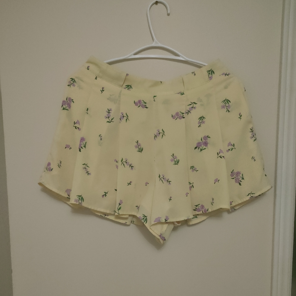 Aritzia Sunday Best Yellow Floral Westley Short